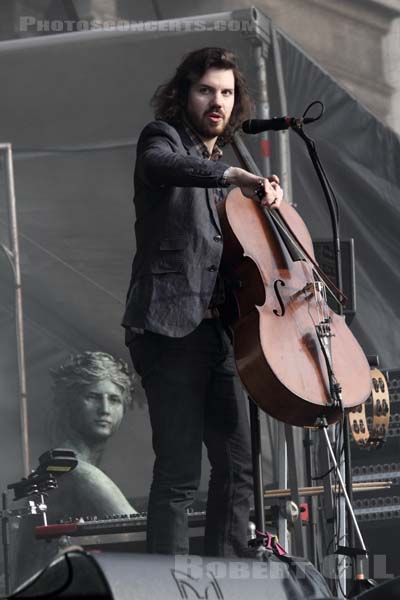 REVOLVER - 2012-07-21 - PARIS - Parvis de l'Hotel de Ville - 